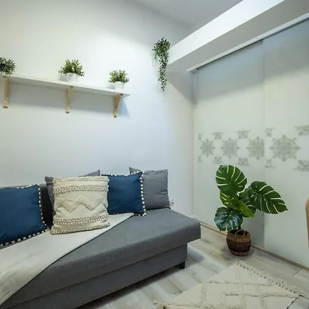 Centric Rooftop 4 Bedroom Apartment Lodz