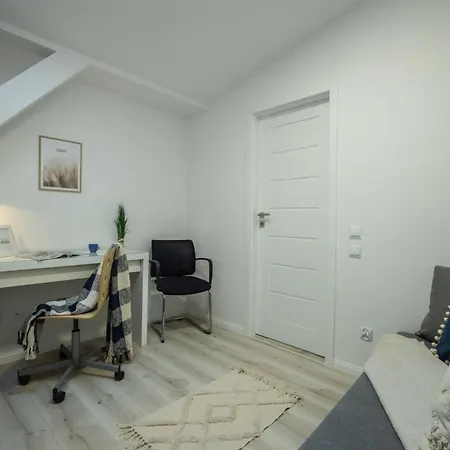 Apartment Centric Rooftop 4 Bedroom *
