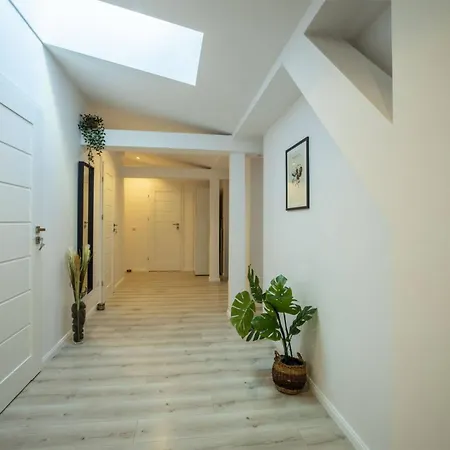Centric Rooftop 4 Bedroom Lodz