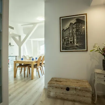 Centric Rooftop 4 Bedroom Lodz